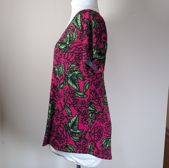 🌺 LulaRoe Bold Floral Print Tee – A Pop of Color & Style! 🌺 - Picture 2 of 5